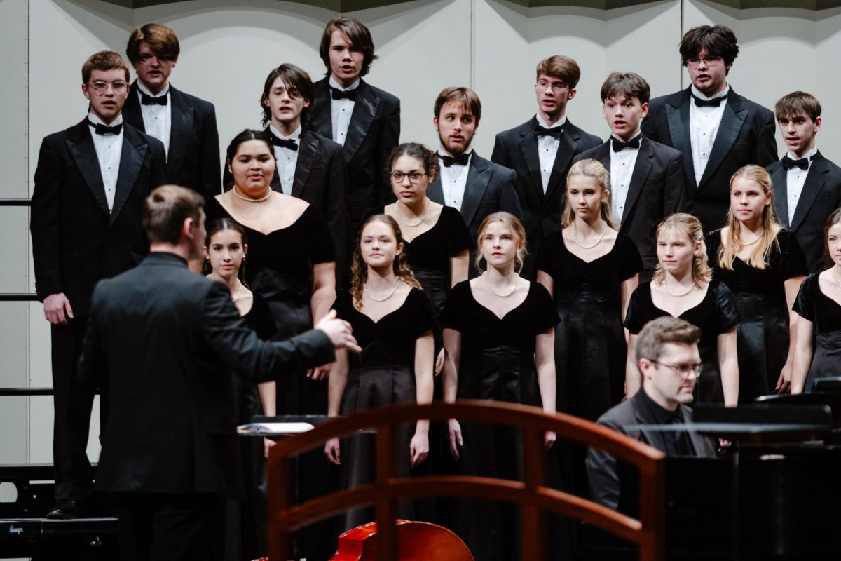 The Free State Chamber Choir sings.